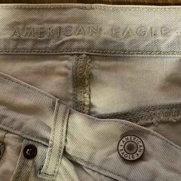 AEO 90’s Boyfriend Distressed Shorts 🤍 - Picture 13 of 17